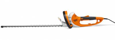 Stihl heggenschaar HSE71 60cm - 4812-011-3527 -  Krachtige, elektrische heggenschaar met trillingsarme 600-wattmotor voor dikkere takken. Krachtig bij het knippen, ergonomisch design, eenvoudige bediening. Draaibare handgreep met 5 standen voor flexibel, comfortabel knippen. Met twee zwaardlengtes. 
