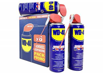 Voordeelverpakking WD40 - 6stuks  - 291283 -  WD40 Multi-use is een product voor allerlei toepassingen en kan dienen als roestoplosser, smeermiddel, contactspray, reiniger en bij bescherming tegen corrosie. Dit product is siliconenvrij en niet geleidend. Het kan onder andere gebruikt worden voor het verwijderen van vocht in elektrische installaties, losmaken van vastzittende en verroestte delen, beschermen van gereedschap en accupolen tegen corrosie. Maar ook voor het smeren van sloten en scharnieren en andere draaiende en bewegende delen. Voor het verwijderen van vet en vuil op tal van oppervlakken is het product ook geschikt. 
