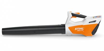 Stihl BGA 45 Accu-bladblazer - 4513-011-5900 -  Handige accu bladblazer om kleine oppervlakken rondom het huis schoon te maken. Rond mondstuk, geïntegreerde accu met aanduiding van laadniveau, ophangopening met laadfunctie om de machine praktisch op te bergen en tegelijk op te laden, gewicht inclusief accu 2,0 kg. Acculaadtijd 210 min. / 300 min. (80 % / 100 %). 
